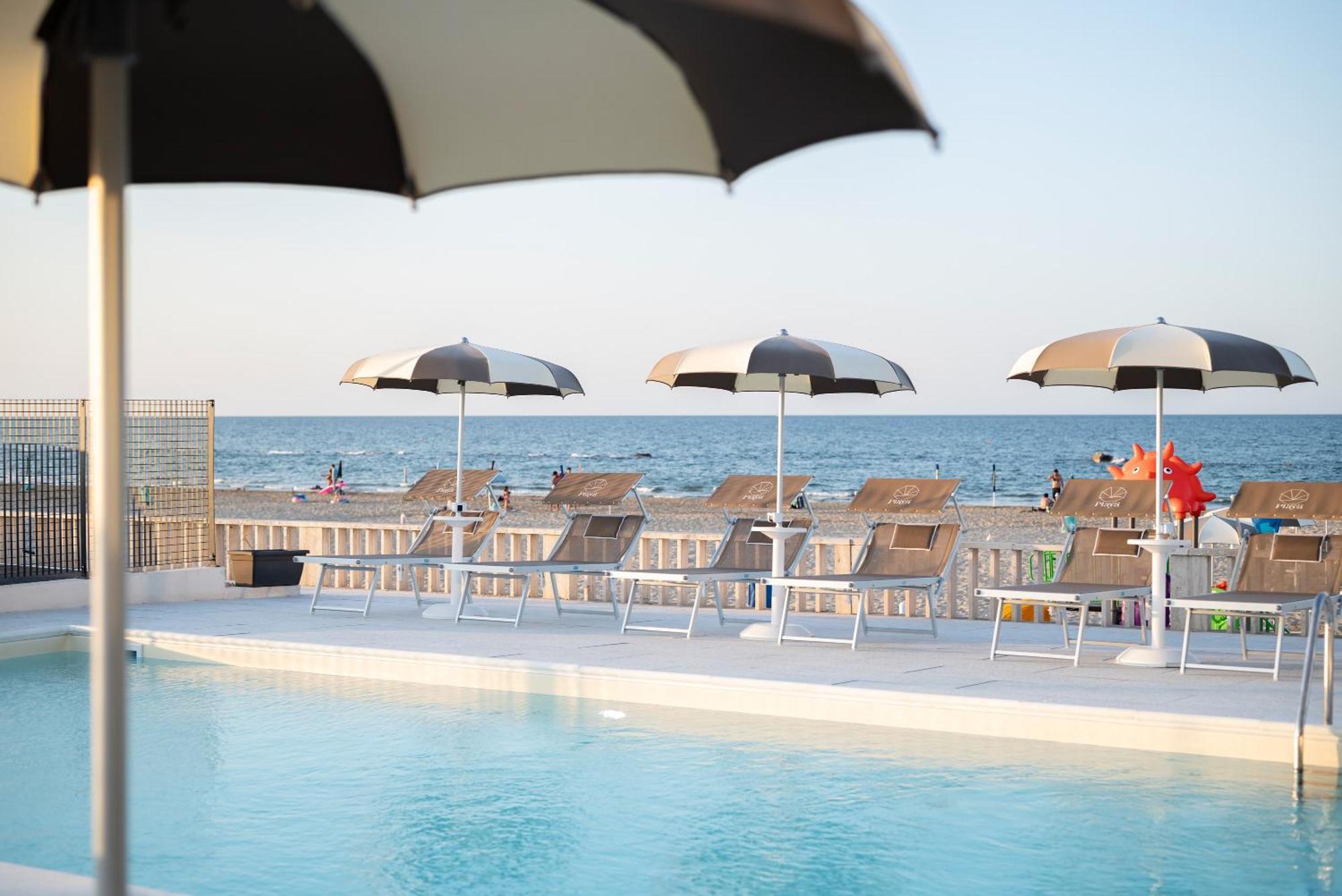 Hotel Playa Suite Fano Bagian luar foto