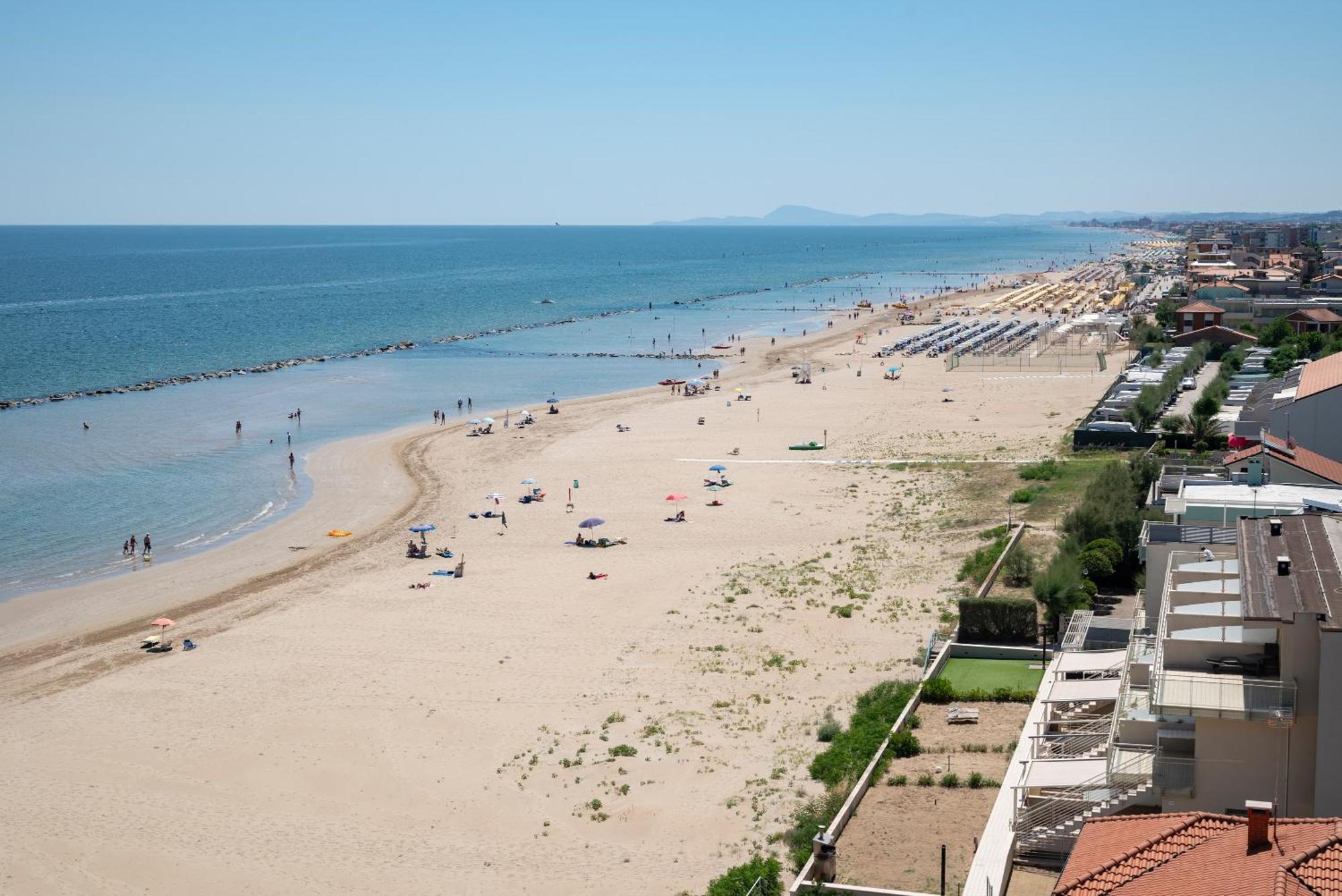 Hotel Playa Suite Fano Bagian luar foto